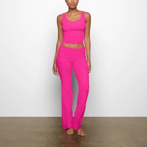 SKIMS Pants - NWT SKIMS Soft Lounge Foldover Pant in HOT PINK sz XS - RARE!